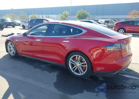 2013 Tesla Model S Performance z USA, uszkodzony, nr VIN 5YJSA1CP4DFP13611